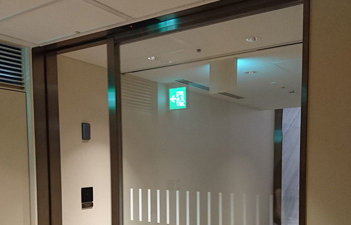 橫拉自動門
